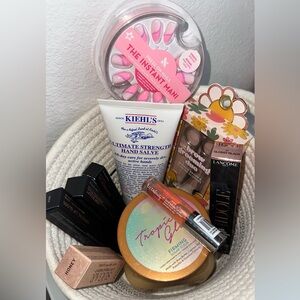 Surprise Perfect gift box for any beauty lover in your life!